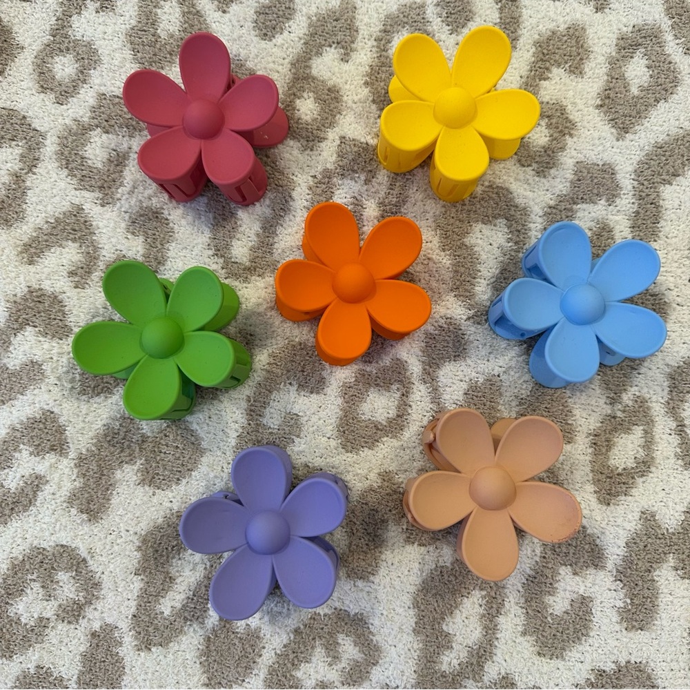 🌺Set of 7 Flower Hair Claw Clips🌺